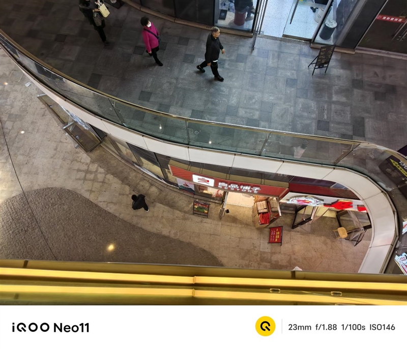 骁龙8至尊版+Q2独显芯片! iQOO Neo11评测:首批144Hz《王者荣耀》