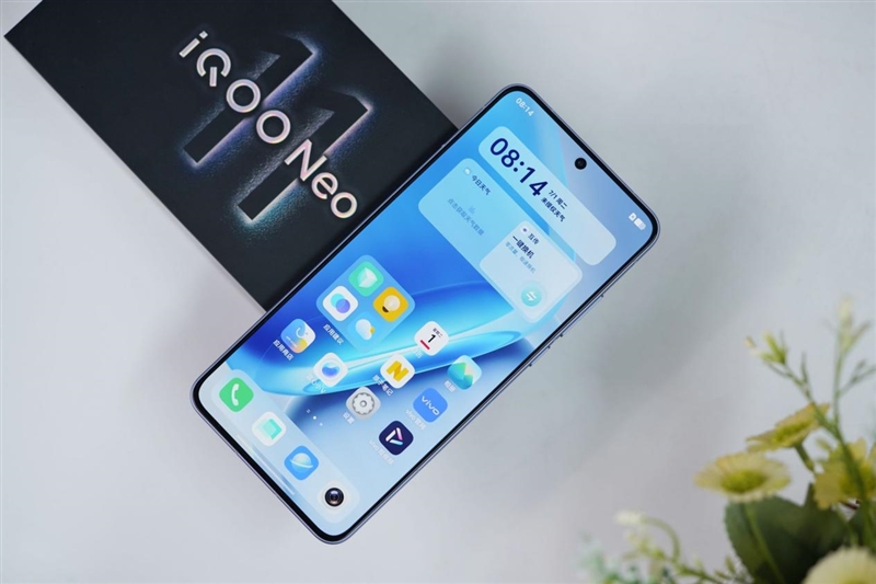 骁龙8至尊版+Q2独显芯片! iQOO Neo11评测:首批144Hz《王者荣耀》