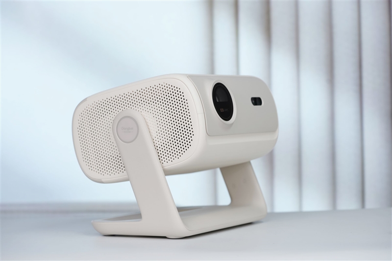 三色激光画质惊人！当贝D7X激光投影仪评测：三千元不到就能体验旗舰技术