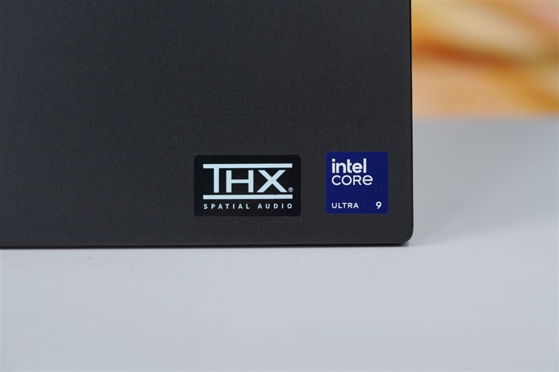 没有短板！雷蛇灵刃18 2025评测：配置拉满的顶级游戏本 18寸也能轻盈纤薄