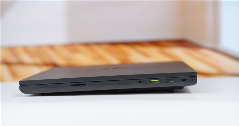 没有短板！雷蛇灵刃18 2025评测：配置拉满的顶级游戏本 18寸也能轻盈纤薄