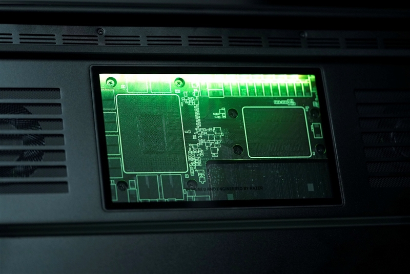 没有短板！雷蛇灵刃18 2025评测：配置拉满的顶级游戏本 18寸也能轻盈纤薄