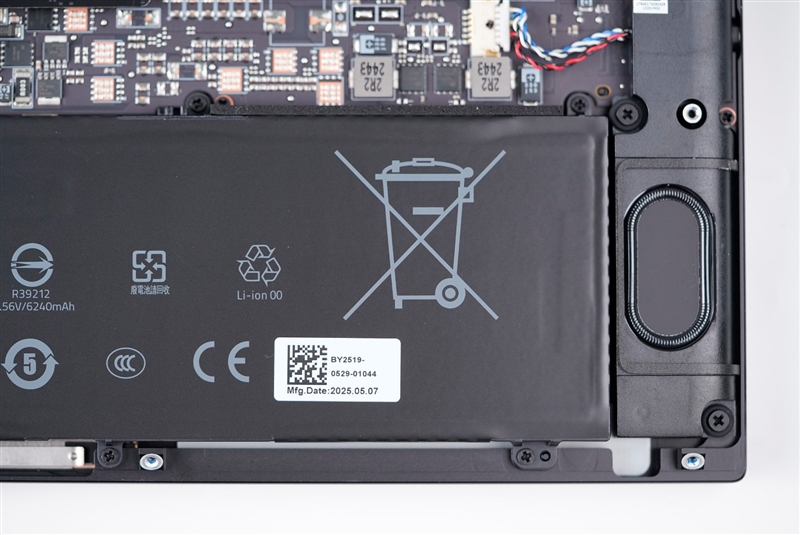 没有短板！雷蛇灵刃18 2025评测：配置拉满的顶级游戏本 18寸也能轻盈纤薄