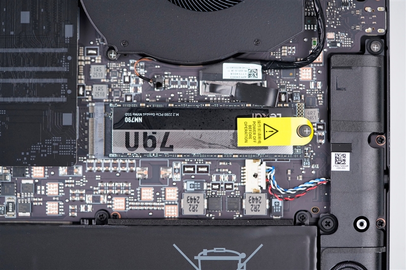 没有短板！雷蛇灵刃18 2025评测：配置拉满的顶级游戏本 18寸也能轻盈纤薄