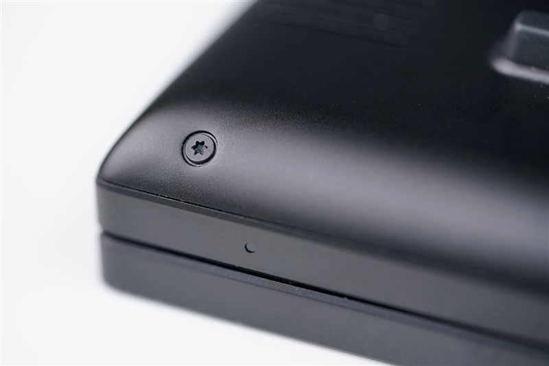 没有短板！雷蛇灵刃18 2025评测：配置拉满的顶级游戏本 18寸也能轻盈纤薄