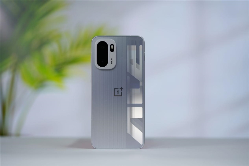 同档唯一165Hz!一加Ace 6评测体验:打游戏的不二之选