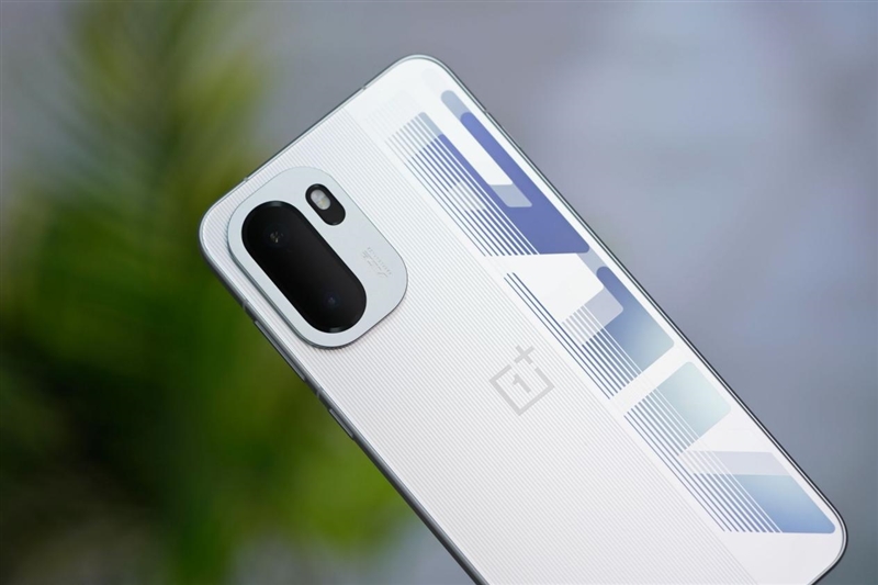 同档唯一165Hz!一加Ace 6评测体验:打游戏的不二之选