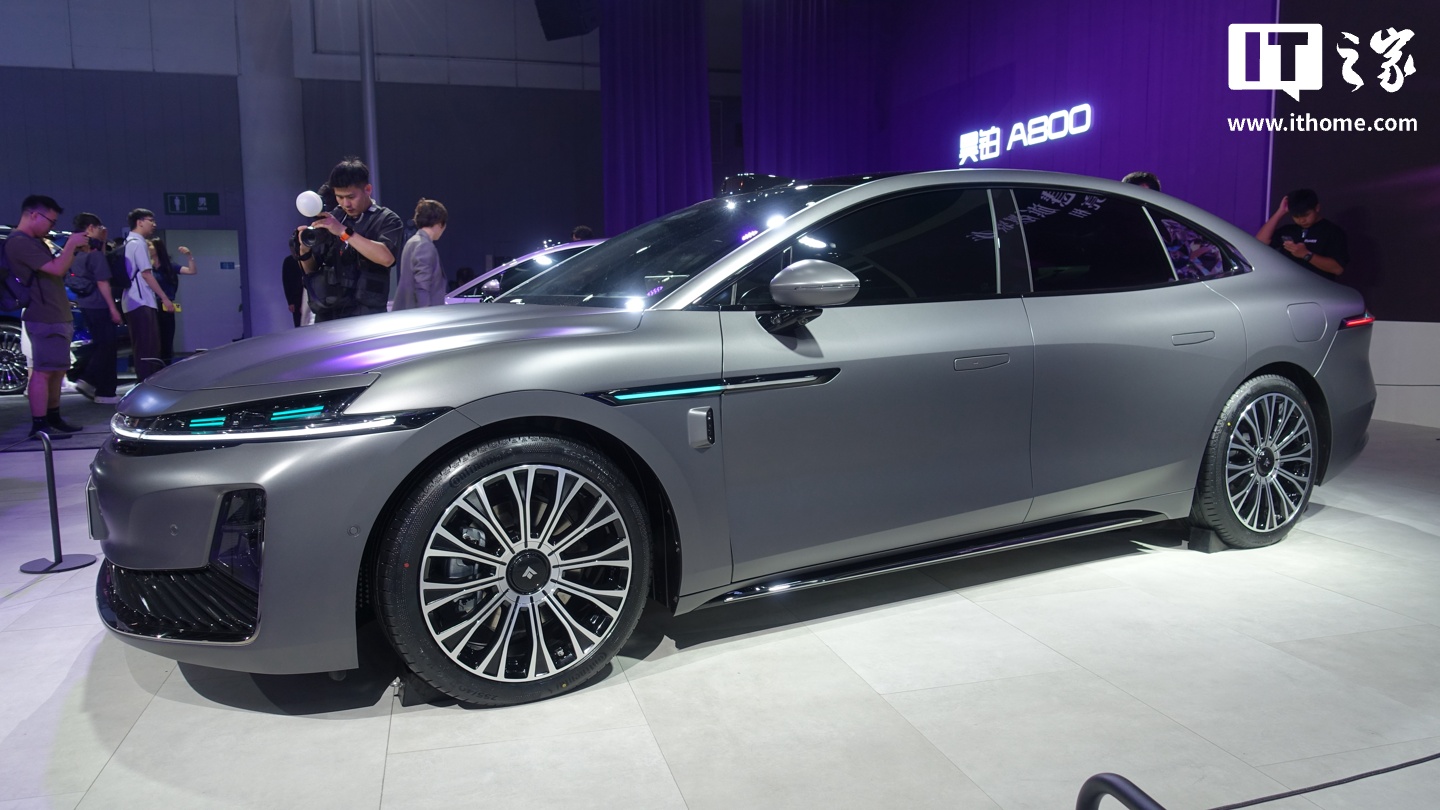 广汽昊铂 A800 广州车展公布内饰，搭载华为乾崑智驾与鸿蒙座舱