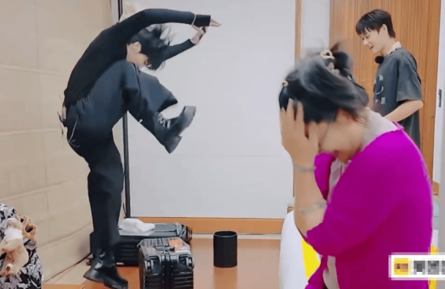 何赛飞因行李箱被踹坏爆哭!柯淳:谢谢何老师包容