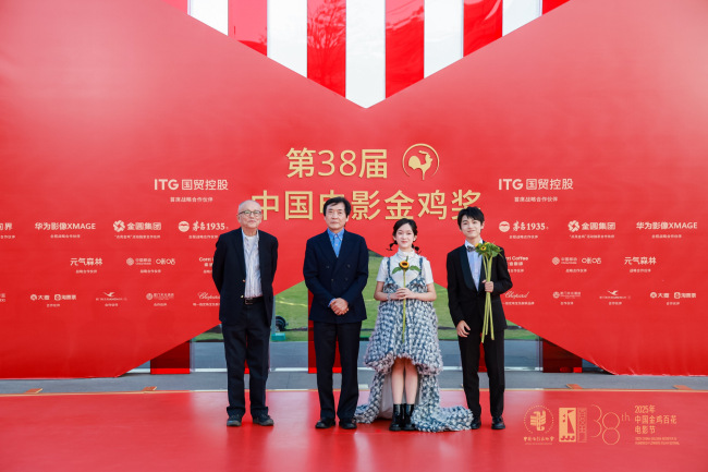 金鸡奖影片《青铜葵花》双签分享会感动落幕，“冰项链”预告定格至纯至爱