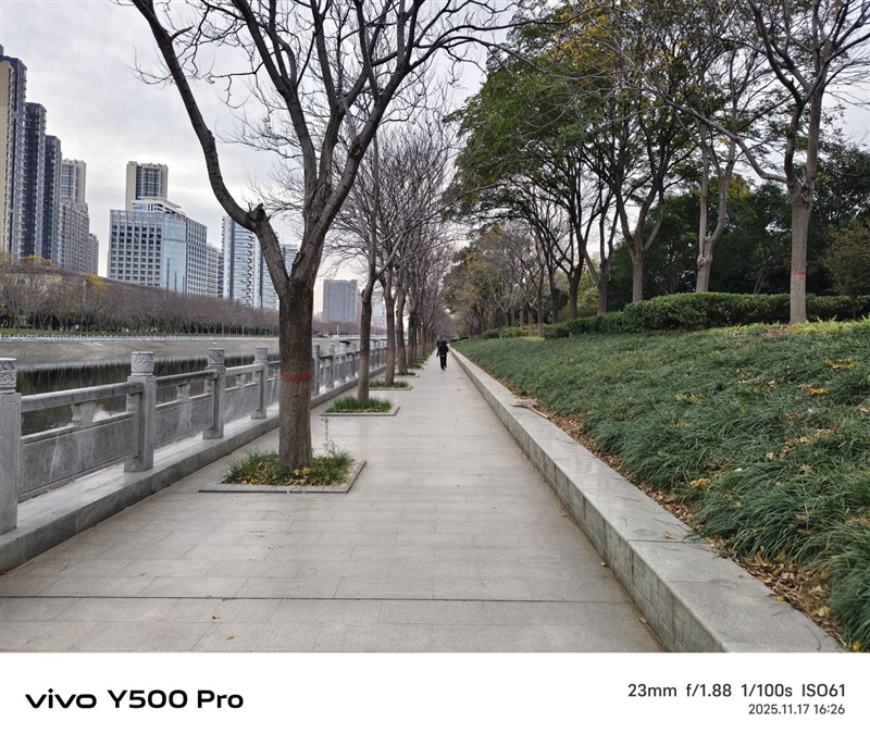 2亿像素的国民小旗舰！vivo Y500 Pro评测：超耐用超给力