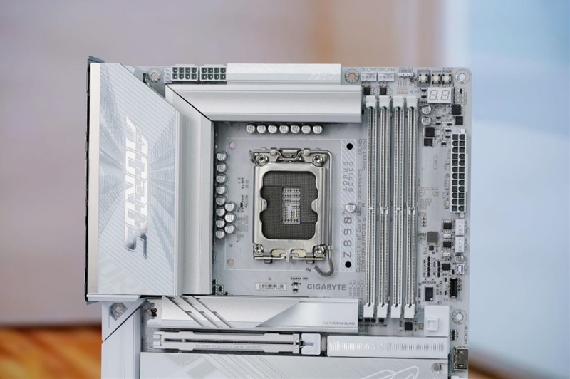 Intel也能战未来！技嘉电竞冰雕Z890 AORUS PRO ICE评测：Ultra 9 285K对比首发测试游戏性能提升6%