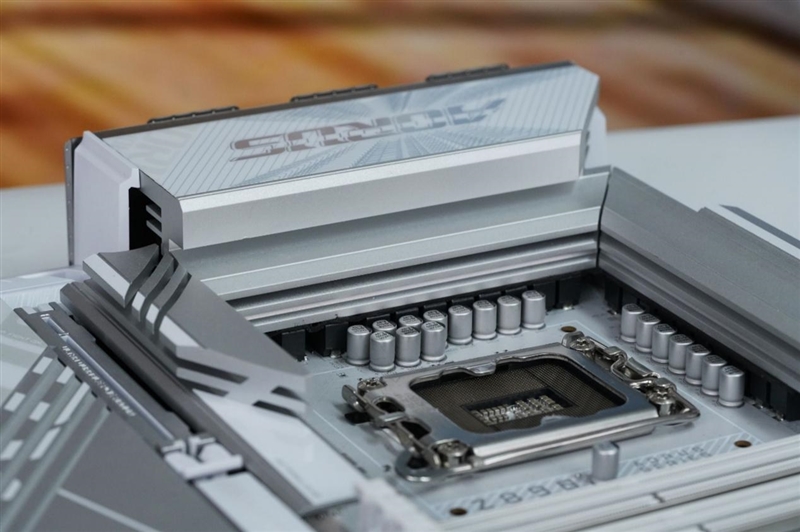 Intel也能战未来！技嘉电竞冰雕Z890 AORUS PRO ICE评测：Ultra 9 285K对比首发测试游戏性能提升6%