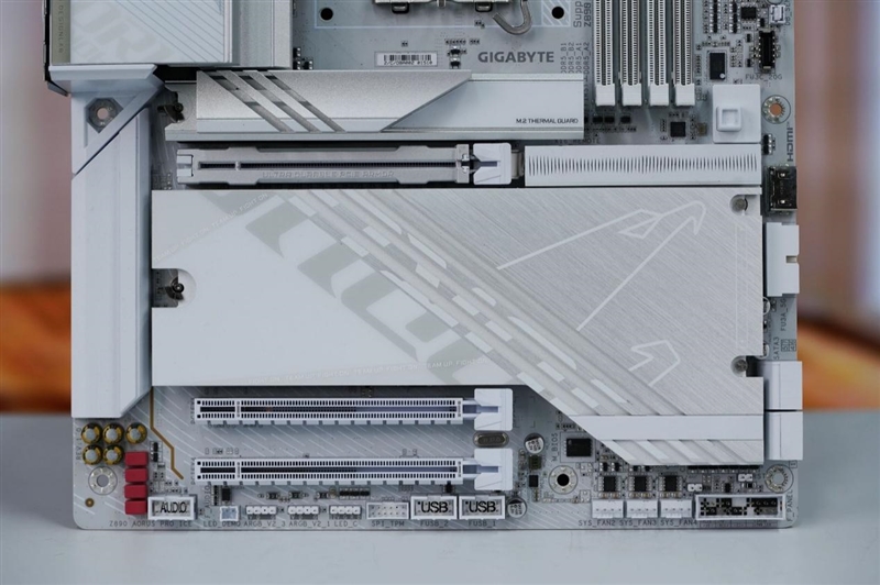 Intel也能战未来！技嘉电竞冰雕Z890 AORUS PRO ICE评测：Ultra 9 285K对比首发测试游戏性能提升6%