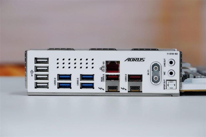 Intel也能战未来！技嘉电竞冰雕Z890 AORUS PRO ICE评测：Ultra 9 285K对比首发测试游戏性能提升6%