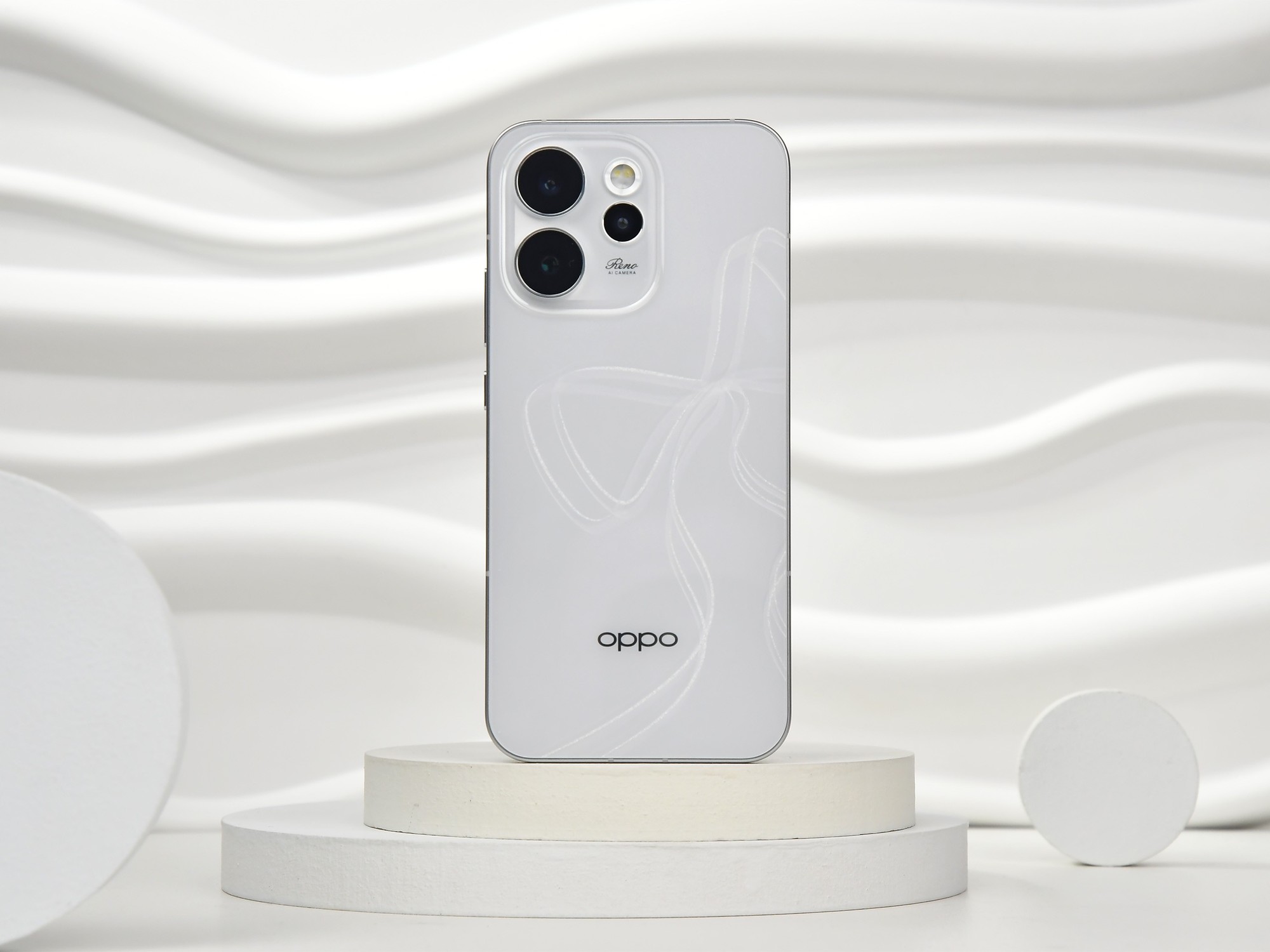 给潮流打个蝴蝶结？OPPO Reno15系列设计揭秘
