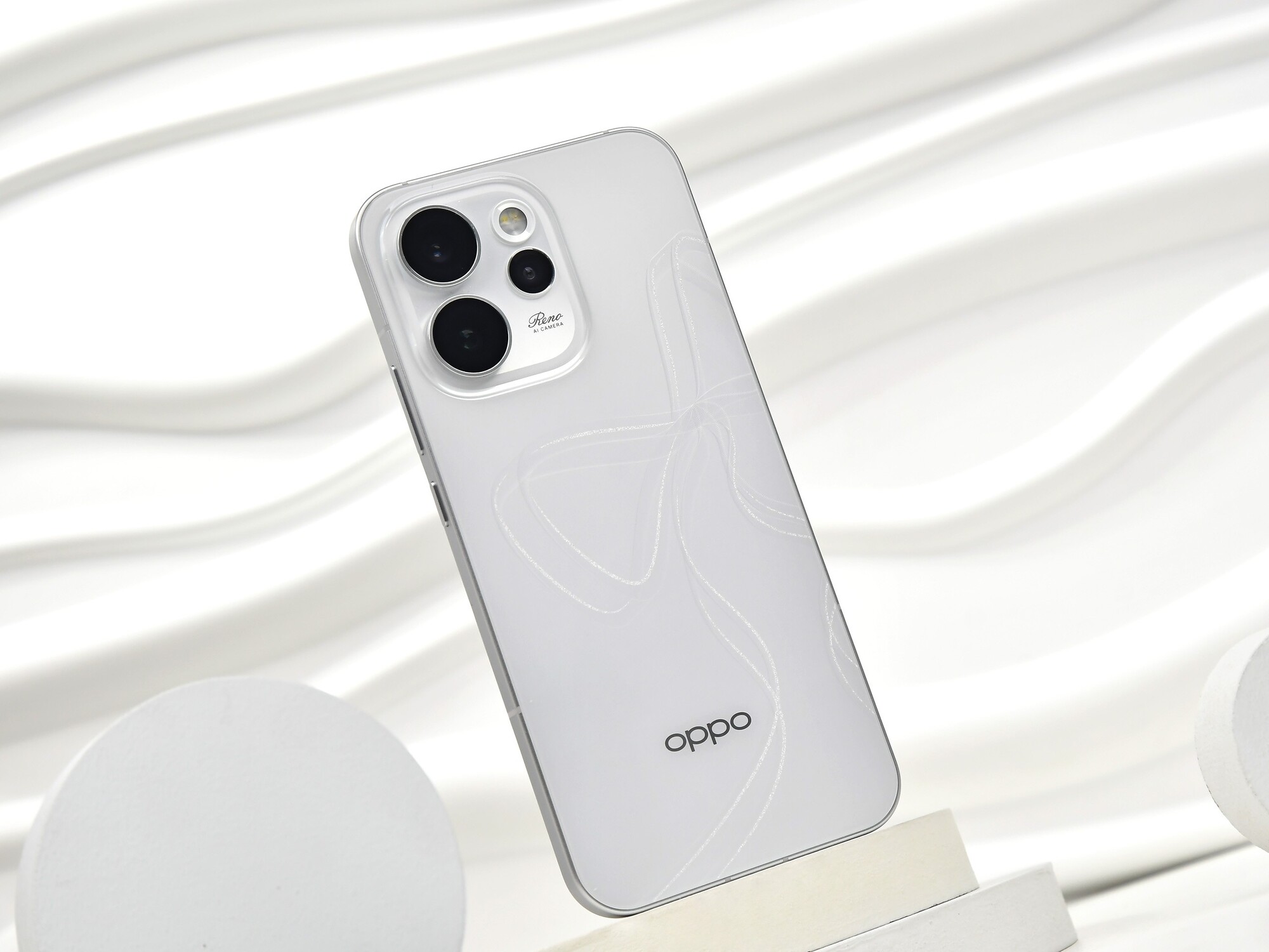 给潮流打个蝴蝶结？OPPO Reno15系列设计揭秘