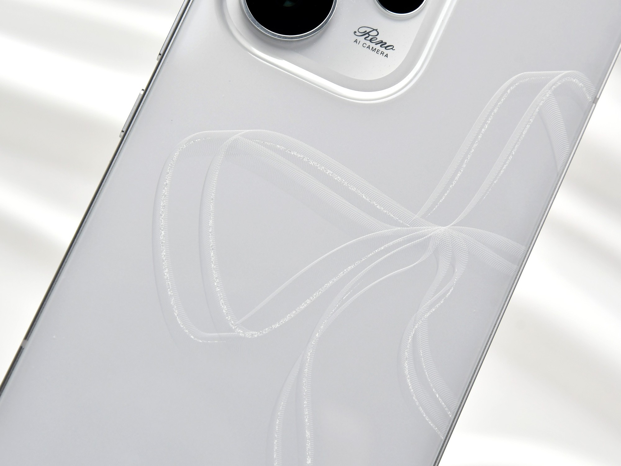 给潮流打个蝴蝶结？OPPO Reno15系列设计揭秘