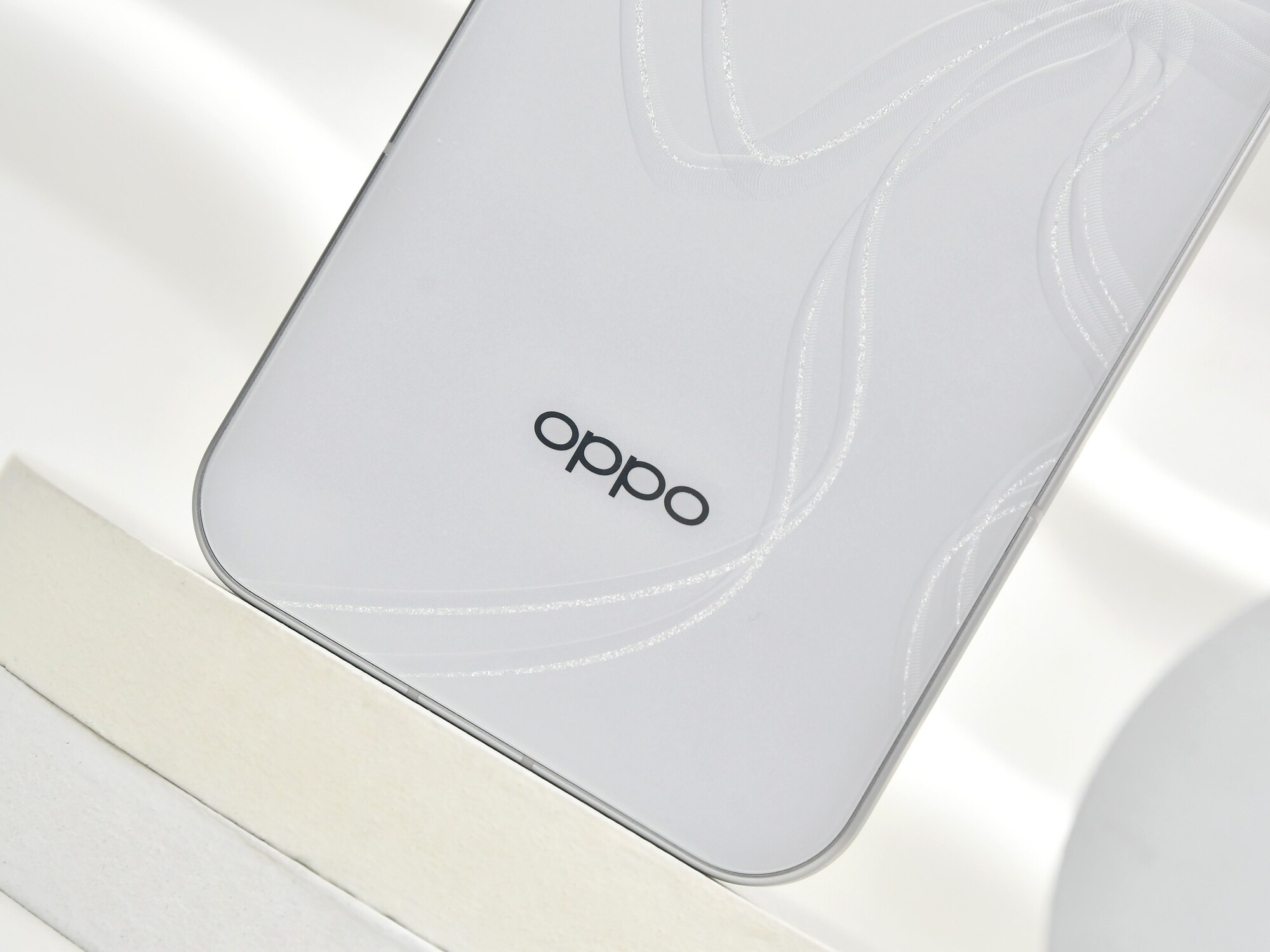 给潮流打个蝴蝶结？OPPO Reno15系列设计揭秘