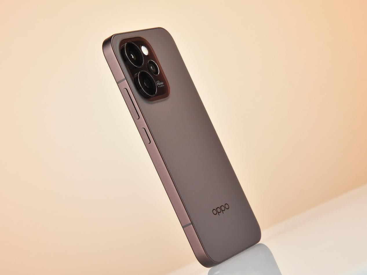 精致小直屏超出圈实况拼图，OPPO Reno15全面评测