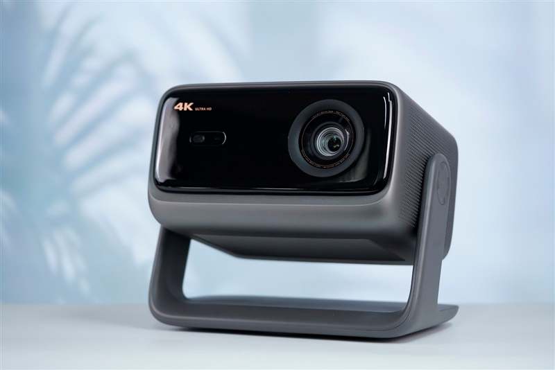 卷完光源卷镜头！当贝X7 Max投影仪评测：纯三色激光已普及 镜头移轴新赛道出现！