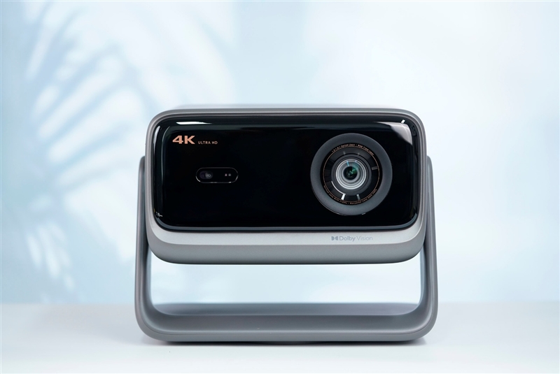 卷完光源卷镜头！当贝X7 Max投影仪评测：纯三色激光已普及 镜头移轴新赛道出现！