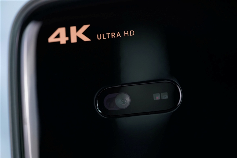 卷完光源卷镜头！当贝X7 Max投影仪评测：纯三色激光已普及 镜头移轴新赛道出现！