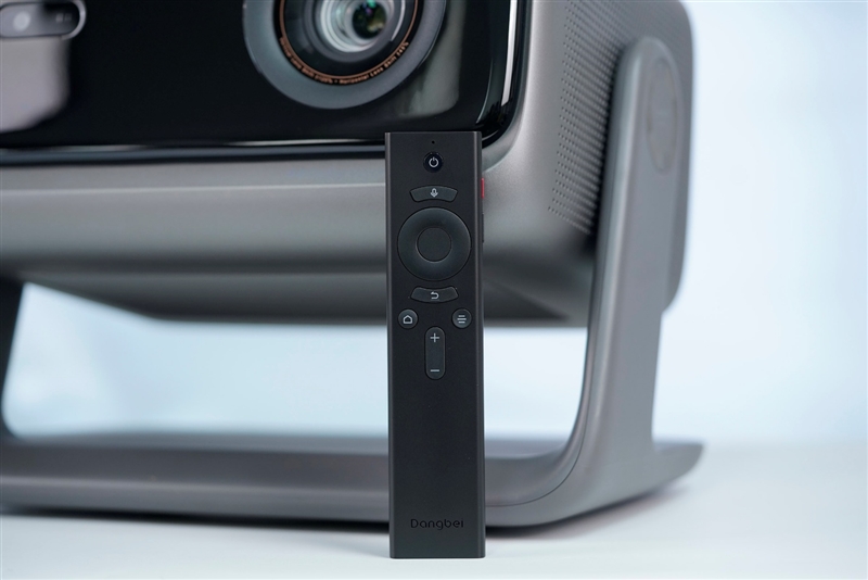 卷完光源卷镜头！当贝X7 Max投影仪评测：纯三色激光已普及 镜头移轴新赛道出现！