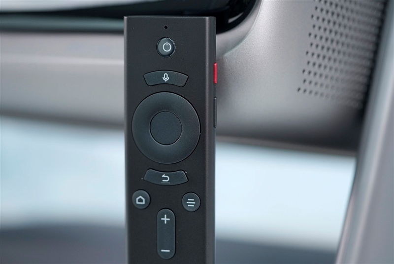 卷完光源卷镜头！当贝X7 Max投影仪评测：纯三色激光已普及 镜头移轴新赛道出现！