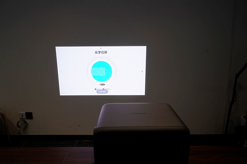 卷完光源卷镜头！当贝X7 Max投影仪评测：纯三色激光已普及 镜头移轴新赛道出现！