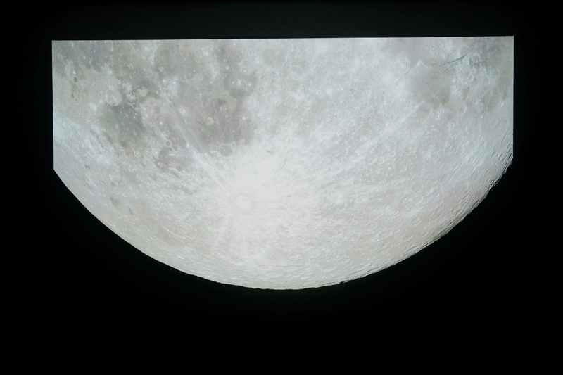 卷完光源卷镜头！当贝X7 Max投影仪评测：纯三色激光已普及 镜头移轴新赛道出现！