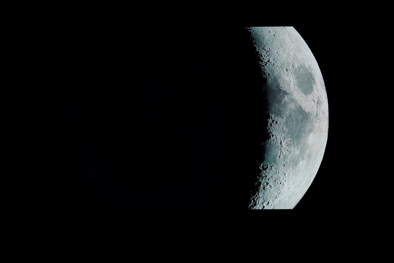 卷完光源卷镜头！当贝X7 Max投影仪评测：纯三色激光已普及 镜头移轴新赛道出现！