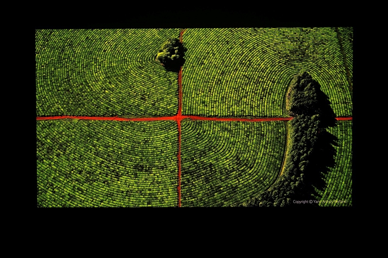 卷完光源卷镜头！当贝X7 Max投影仪评测：纯三色激光已普及 镜头移轴新赛道出现！