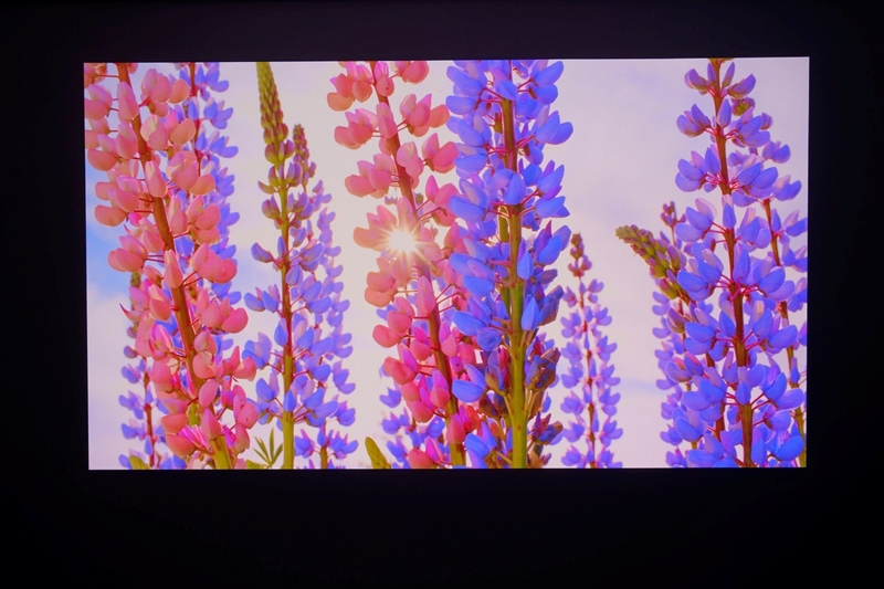 卷完光源卷镜头！当贝X7 Max投影仪评测：纯三色激光已普及 镜头移轴新赛道出现！