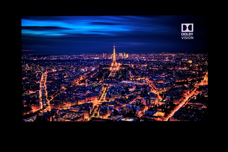 卷完光源卷镜头！当贝X7 Max投影仪评测：纯三色激光已普及 镜头移轴新赛道出现！