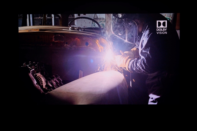 卷完光源卷镜头！当贝X7 Max投影仪评测：纯三色激光已普及 镜头移轴新赛道出现！