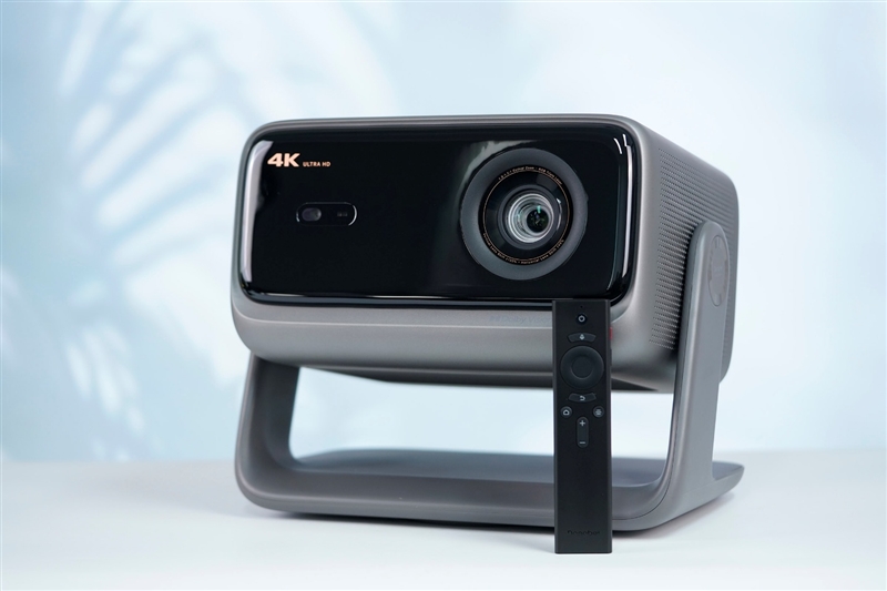 卷完光源卷镜头！当贝X7 Max投影仪评测：纯三色激光已普及 镜头移轴新赛道出现！