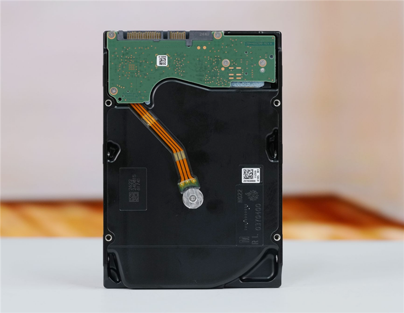 HAMR与CMR加持的稳定可靠企业级硬盘！希捷银河Exos M 30TB评测：读取逼近300MB/s