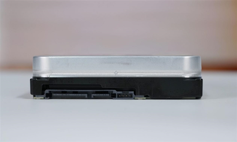 HAMR与CMR加持的稳定可靠企业级硬盘！希捷银河Exos M 30TB评测：读取逼近300MB/s