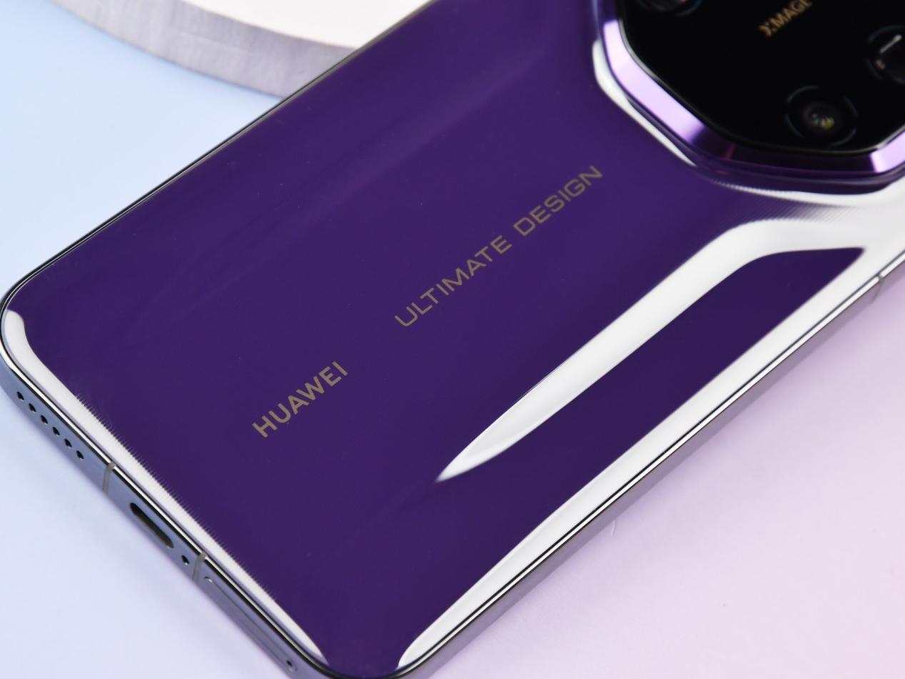 华为Mate 80 RS 非凡大师上手:第一眼沉稳,越摸越有味道