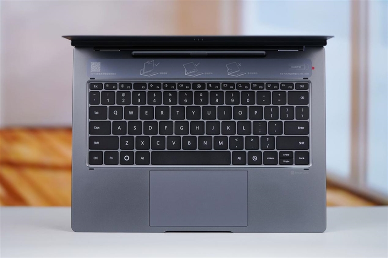 从形态到性能的全面革新!HUAWEI MatePad Edge鸿蒙二合一平板电脑评测