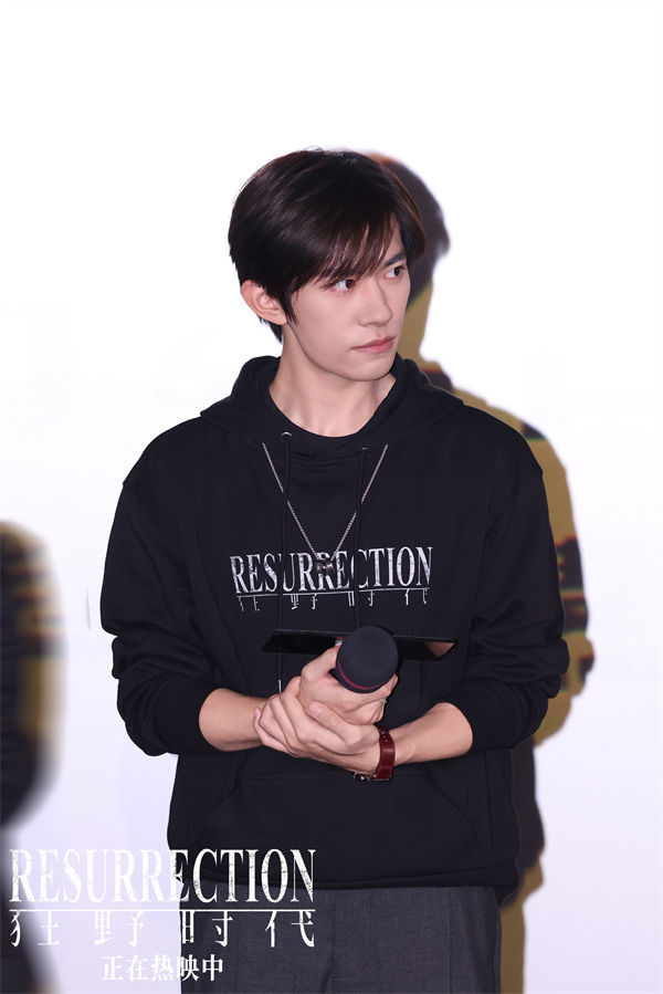 毕赣执导艺术电影《狂野时代》今日上映 易烊千玺舒淇亮相首映礼与观众一同入梦