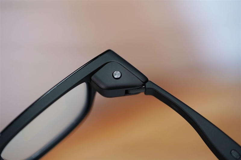 阿里首款自研夸克AI眼镜S1首发评测：真正的第一视角拍摄、导航、提词神器！