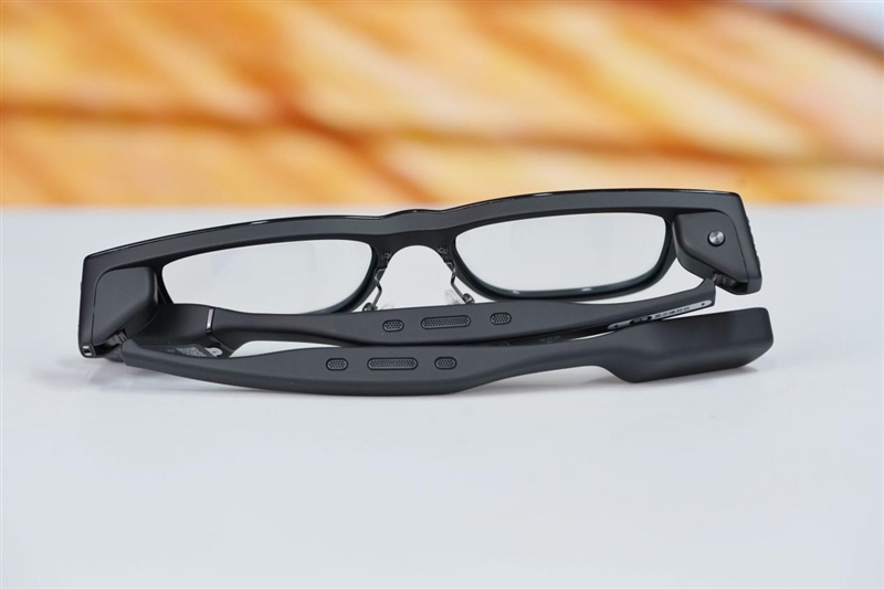 阿里首款自研夸克AI眼镜S1首发评测：真正的第一视角拍摄、导航、提词神器！