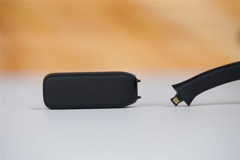 阿里首款自研夸克AI眼镜S1首发评测：真正的第一视角拍摄、导航、提词神器！