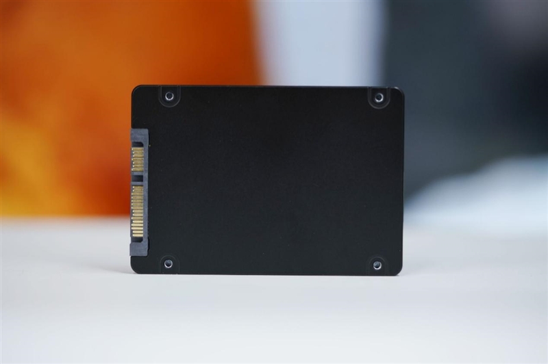 企业级SATA SSD天花板！长江存储SE006 960GB评测：持续3天高负荷测试 全程稳定读写