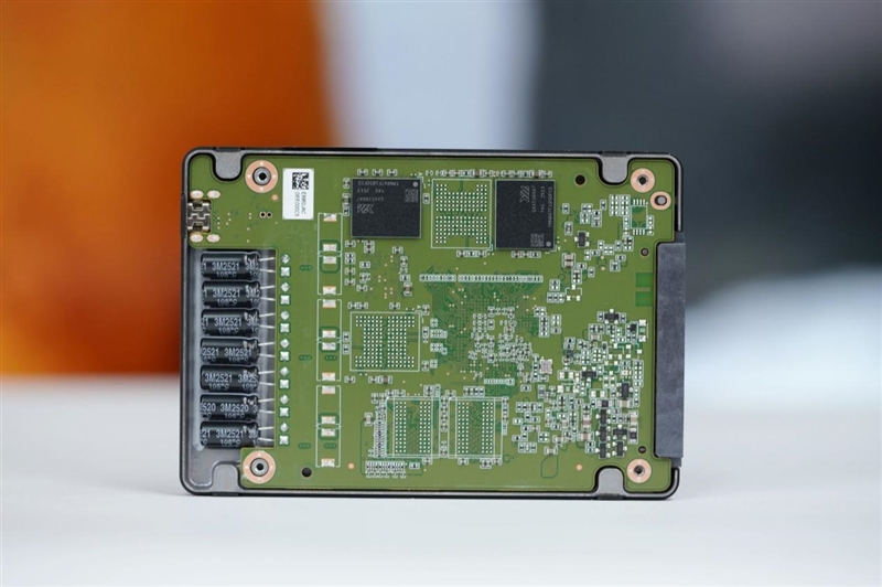 企业级SATA SSD天花板！长江存储SE006 960GB评测：持续3天高负荷测试 全程稳定读写