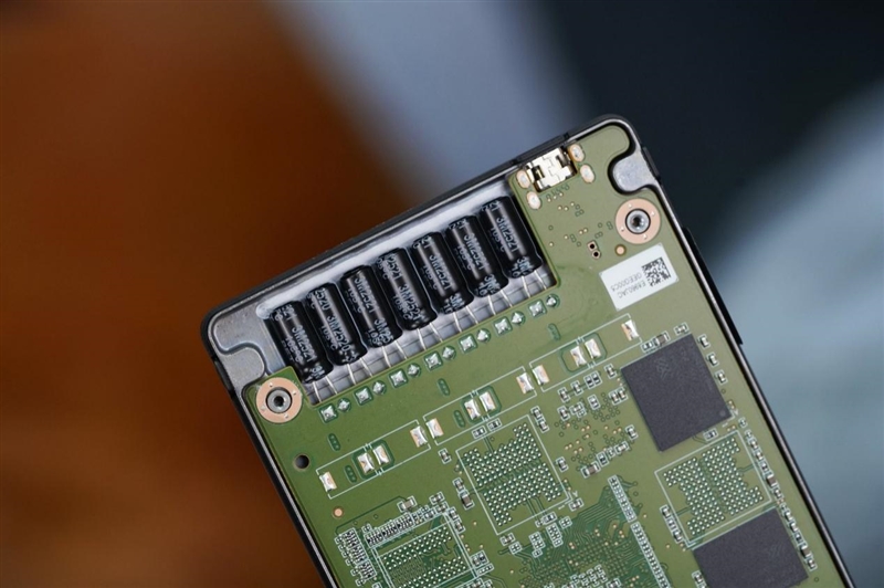 企业级SATA SSD天花板！长江存储SE006 960GB评测：持续3天高负荷测试 全程稳定读写