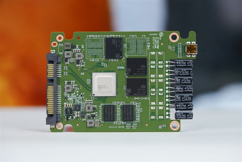 企业级SATA SSD天花板！长江存储SE006 960GB评测：持续3天高负荷测试 全程稳定读写