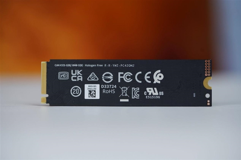 随机性能堪比顶级PCIe 4.0 SSD!长江存储PC42Q 1TB评测:无散热片也不降速